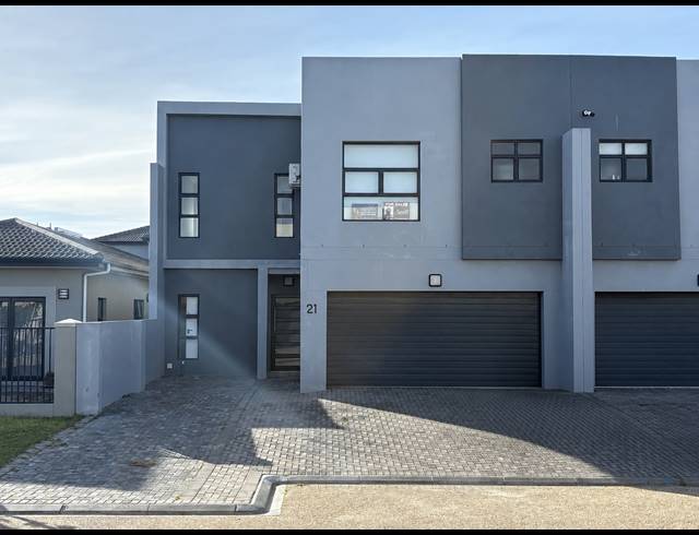 3 BEDROOM HOUSE FOR SALE IN SANDOWN